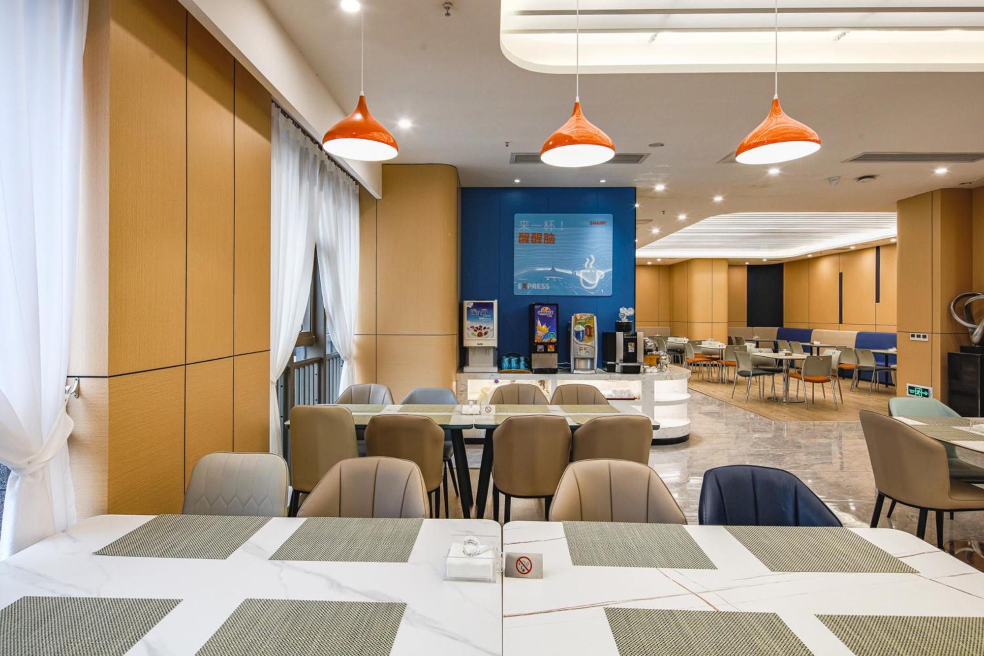 Holiday Inn Express Chongqing Guanyinqiao By Ihg Kültér fotó